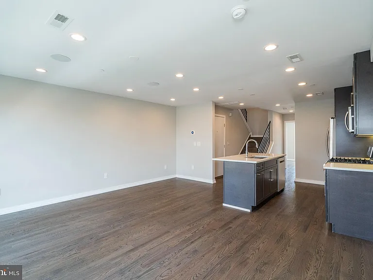 1432 Clymer St #3 — Photo 4