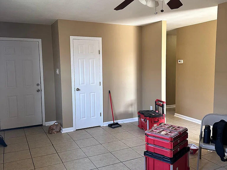 412 E Liberaux St — Photo 5