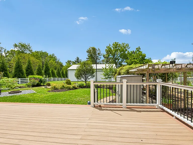 1097 Underwood Rd — Photo 58