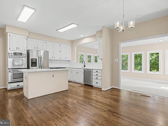 3rd image of 606 Patrice Dr SE