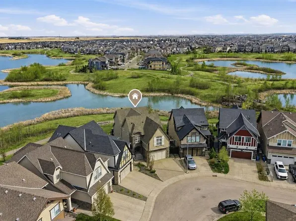 127 NW Marquis Grv SE, Calgary, AB T3M 1M6