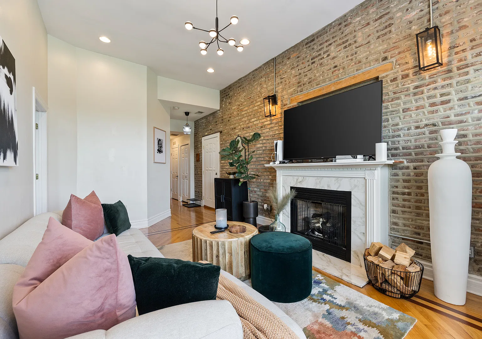 3 bed, 1600 sqft, $2,500 — Photo 4