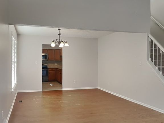 3rd image of 3349 Crickwood Dr