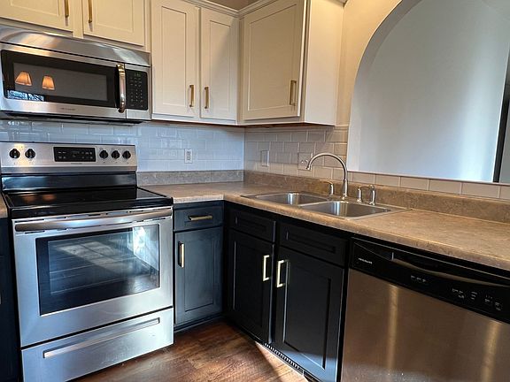 5th image of 3128 S Overhill Ave