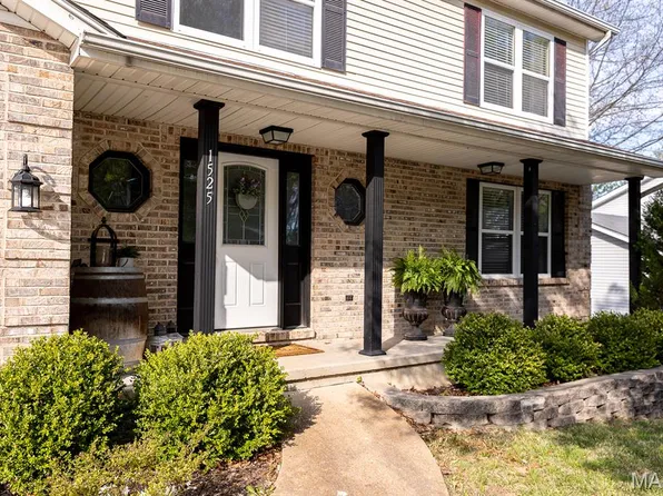 1525 Prehistoric Hill Dr, Imperial, MO 63052