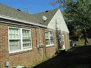 2nd image of 921 E 52nd St