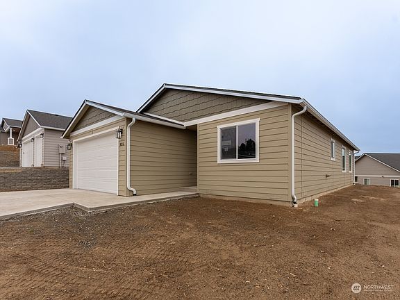 5th image of 825 N Macaw Avenue