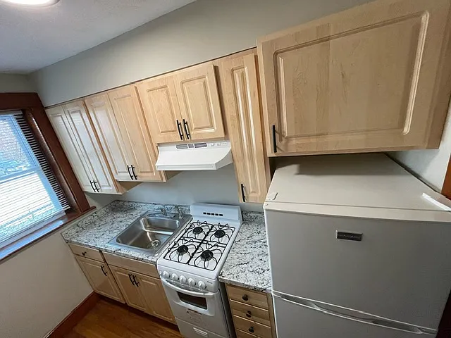 59 Chestnut St #5 — Photo 3