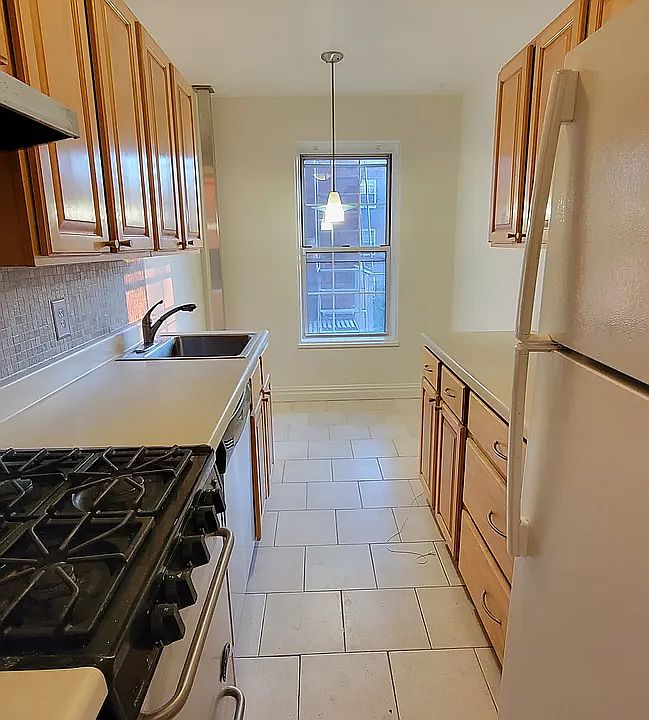 1st image of 30-15 Hobart St #4F4