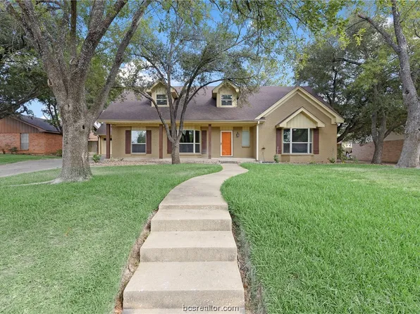 2110 Quail Hollow Dr, Bryan, TX 77802