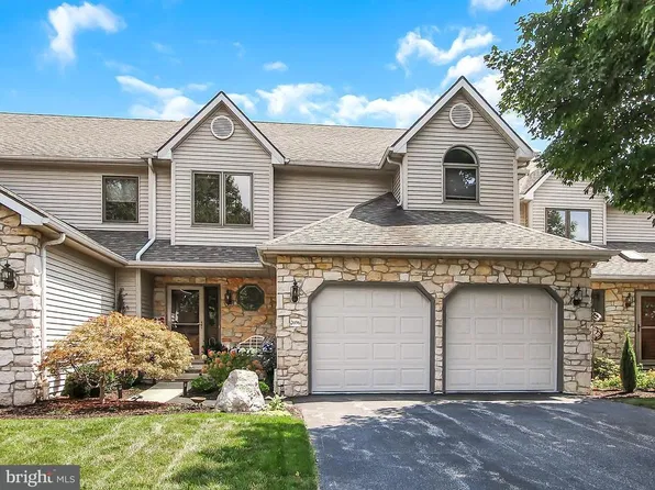 2696 Fairway Dr, York, PA 17402