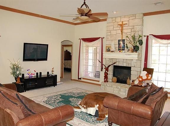 3rd image of 2813 SW 136th St