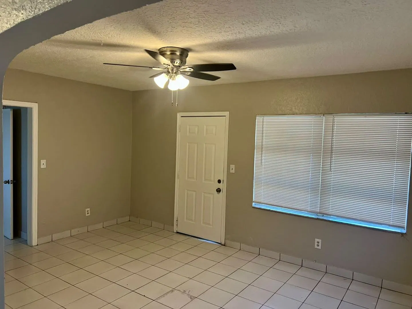 644 SW 4th ave — Photo 4