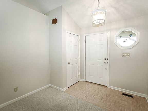 4th image of 1025 Woodridge