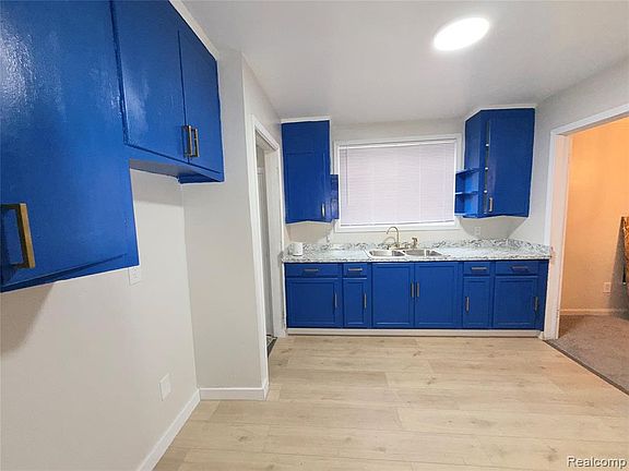 4th image of 9832 Balfour Rd