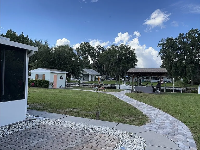 1920 NW 18th St — Photo 27