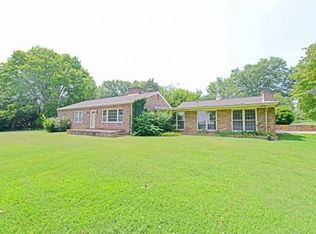 250 Golf Course Cir, Greeneville, TN 37743