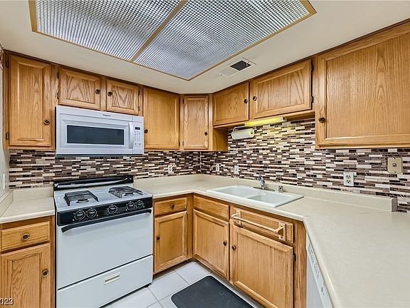 4th image of 534 Sellers Pl