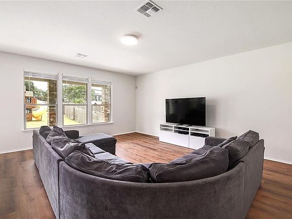 5th image of 3109 Maurine Dr