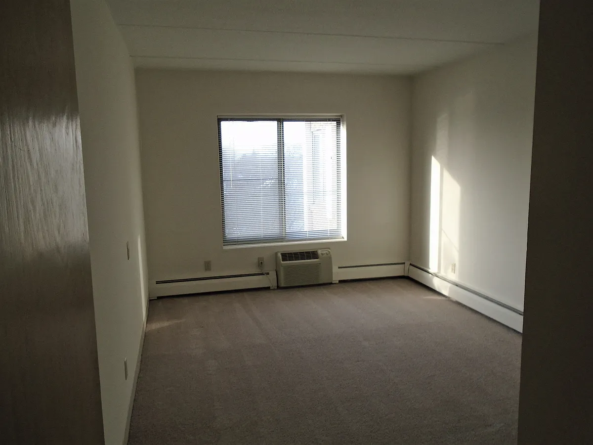 Building Photo - John Snell Apartments