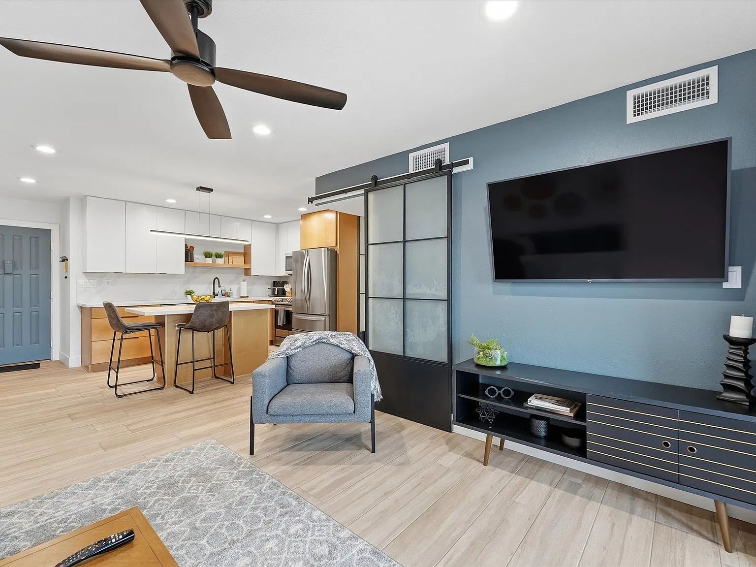 2 bed, 1274 sqft, $3,500 — Photo 3