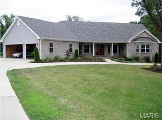 16634 Jamestown Forest Dr, Florissant, MO 63034