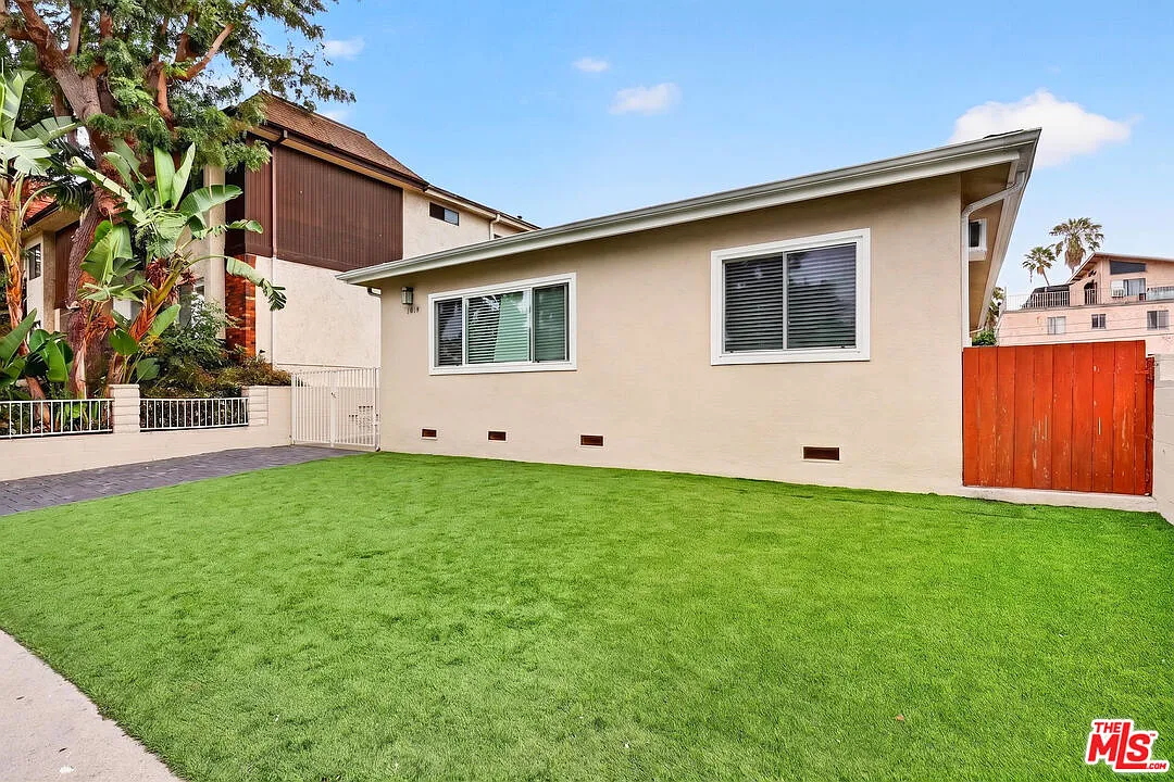 2 bed, 1.0 bath, 950 sqft, $2,895 — Photo 2