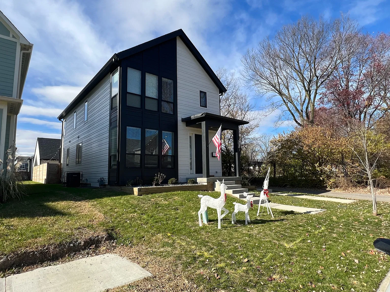 4 bed, 3.5 bath, 2504 sqft, $3,199 — Photo 2