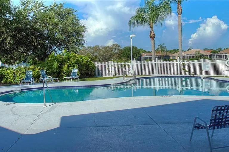 7348 Stanhope Ct — Photo 24