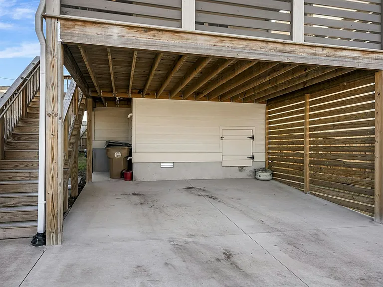 2318 Batavia St — Photo 32