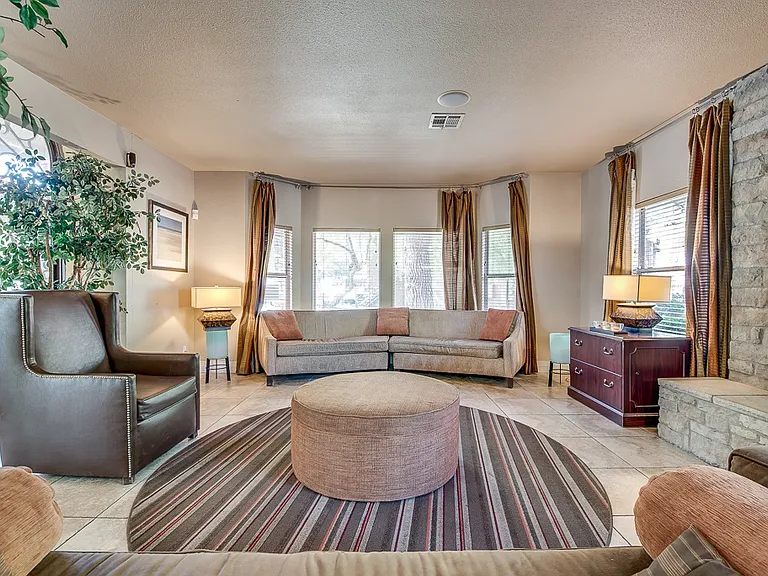 2750 S Durango Dr — Photo 38