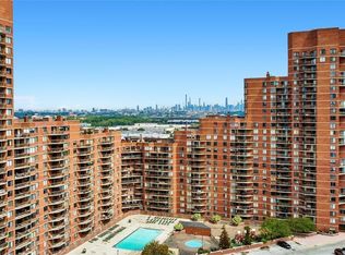 117 Harmon Cove Tower #117, Secaucus, NJ 07094