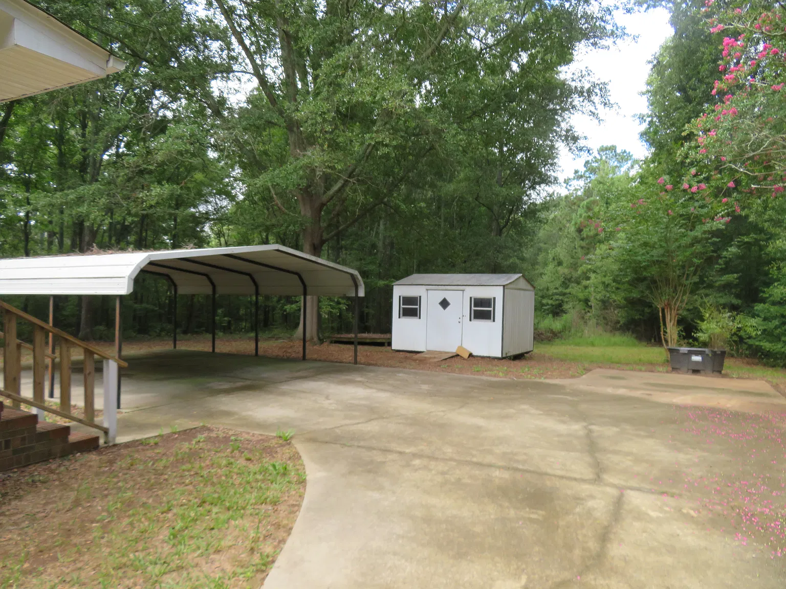 2 bed, 1162 sqft, $1,300 — Photo 2