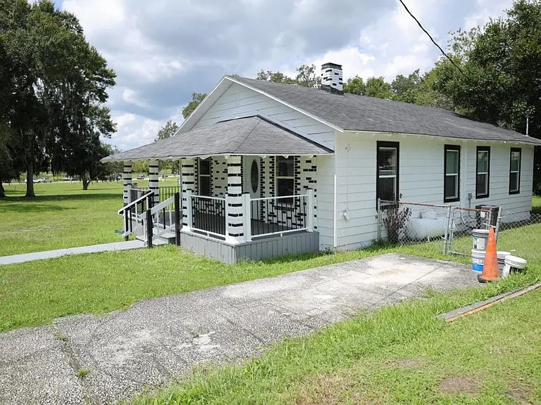 809 Adams St — Photo 2
