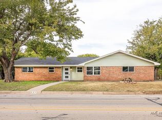 523 W 3rd St, Burkburnett, TX 76354