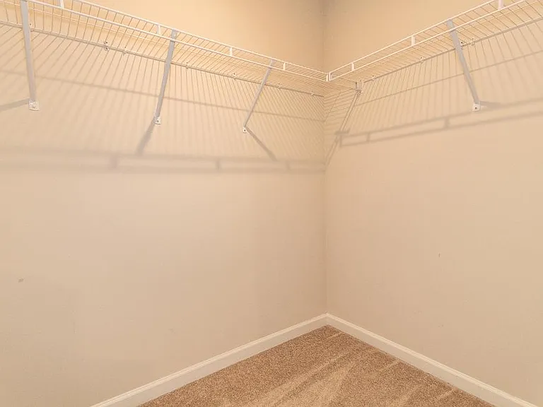 472 Roberta Dr — Photo 17