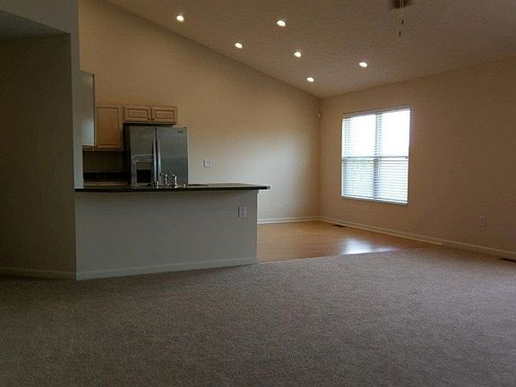 5th image of 439 Foxhunt Dr
