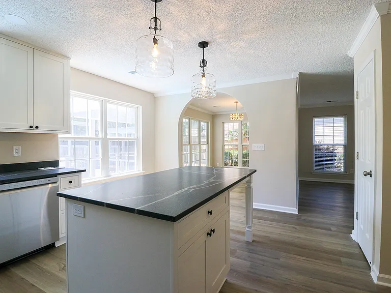 220 Loskin Ln — Photo 34