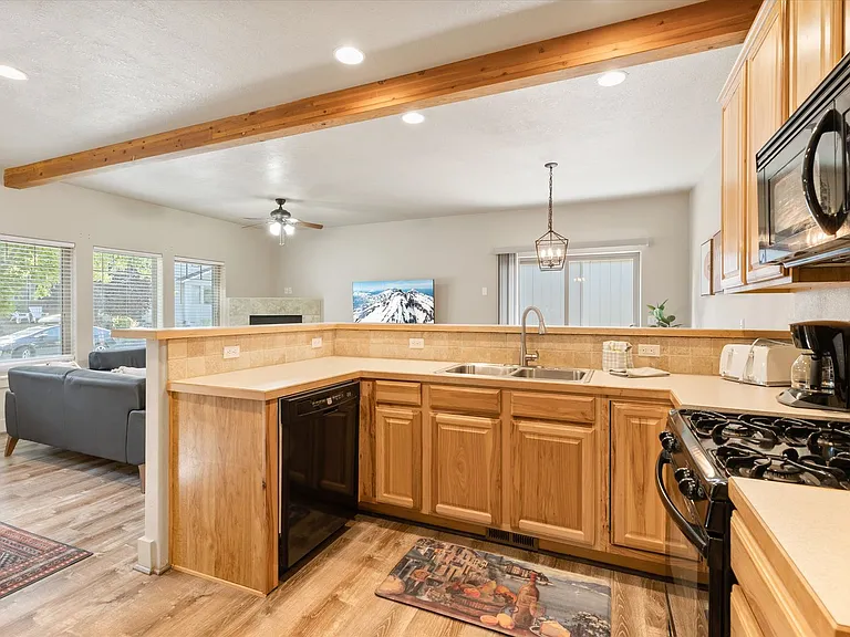 20184 Merriewood Ln — Photo 8