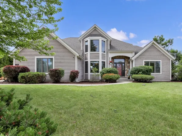3229 South Highpointe DRIVE, New Berlin, WI 53151