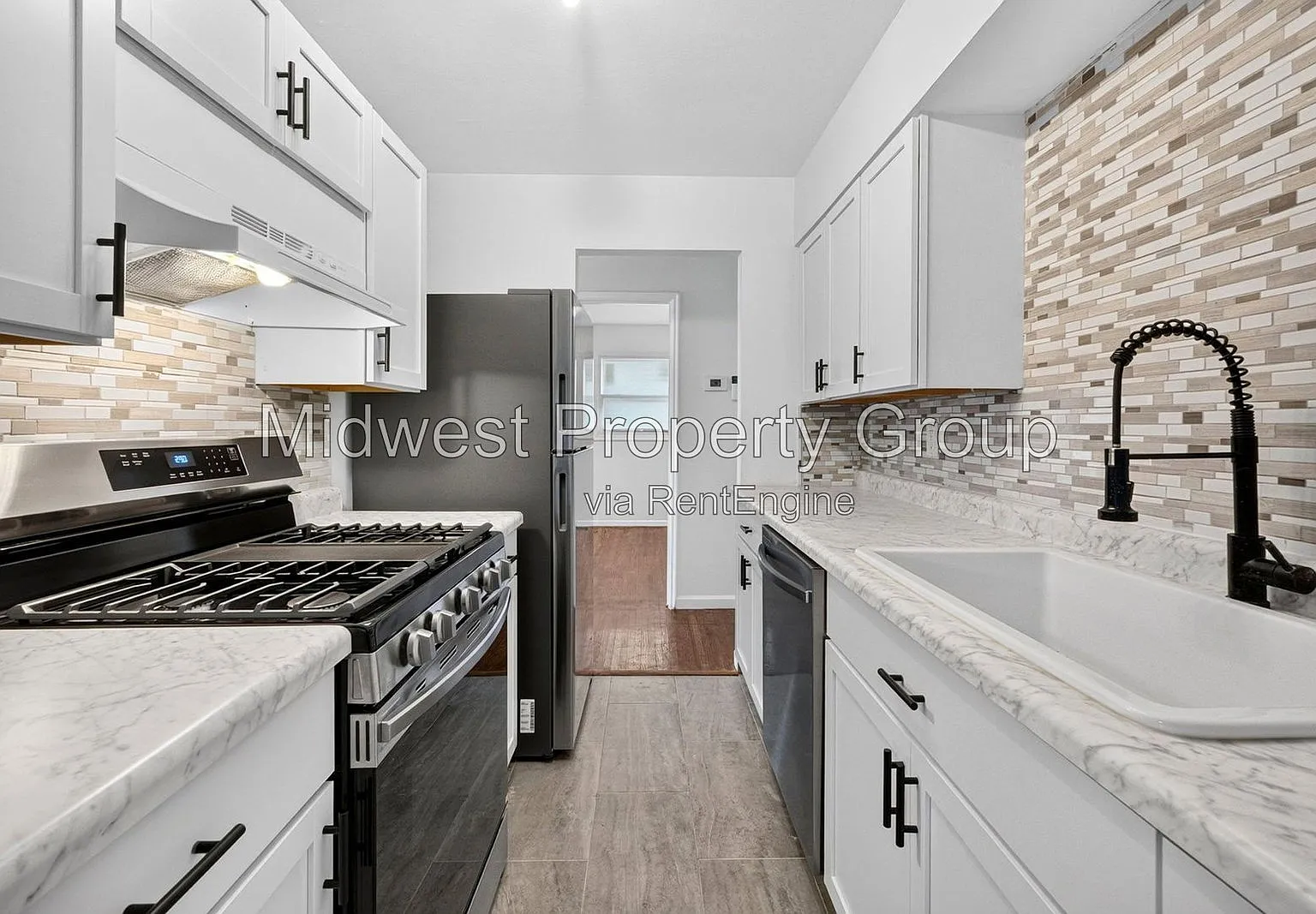 3 bed, 1.0 bath, $1,450 — Photo 3