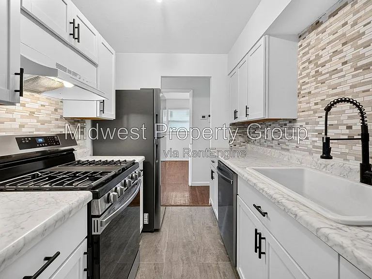 338 Lancashire Rd — Photo 3