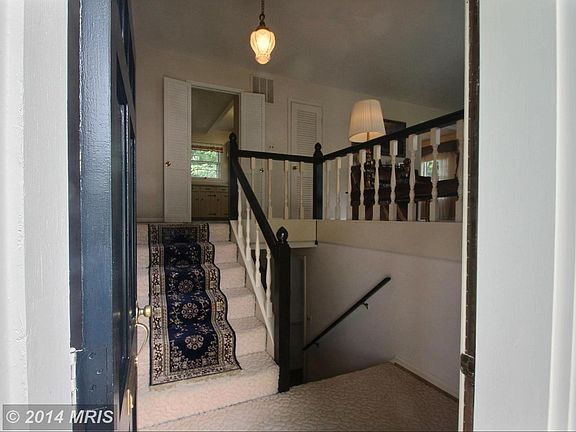 3rd image of 11813 Magruder Ln