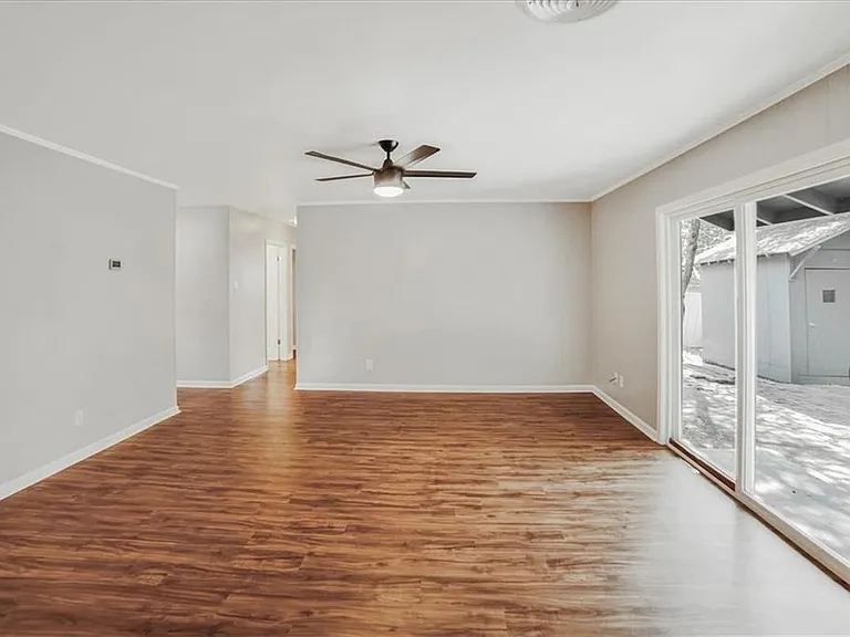 6902 Geneva Dr — Photo 8