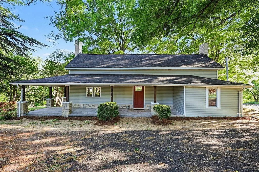 4 bed, 2340 sqft, $1,795 — Photo 1