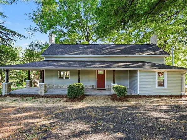 4534 Rocklane Dr, Walkertown, NC 27051