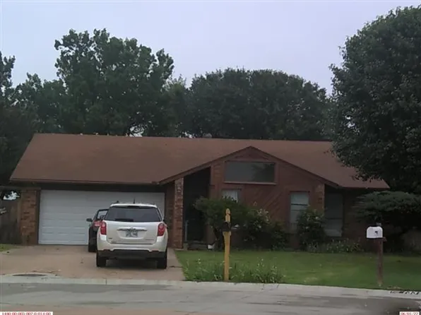 136 N Greenleaf Dr, Enid, OK 73703