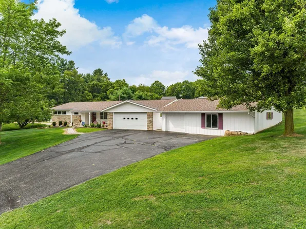 107 Linnell Dr NW, Granville, OH 43023