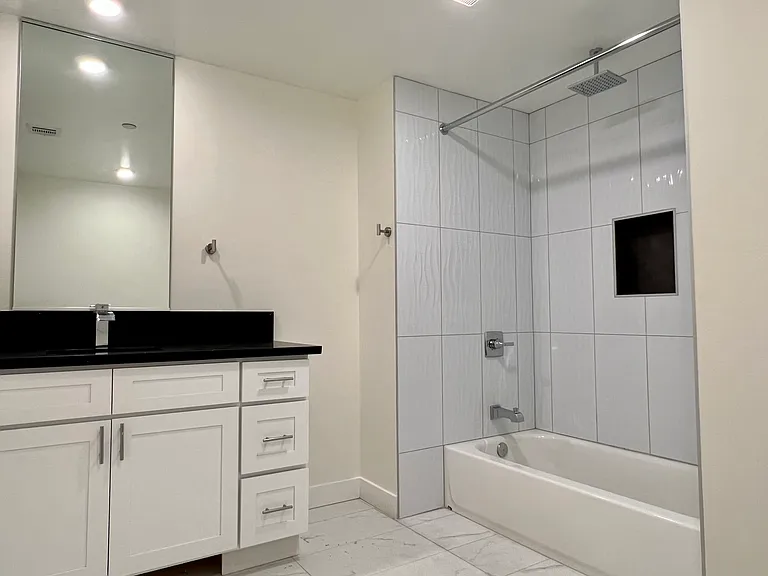 5758 Camellia Ave #301 — Photo 7