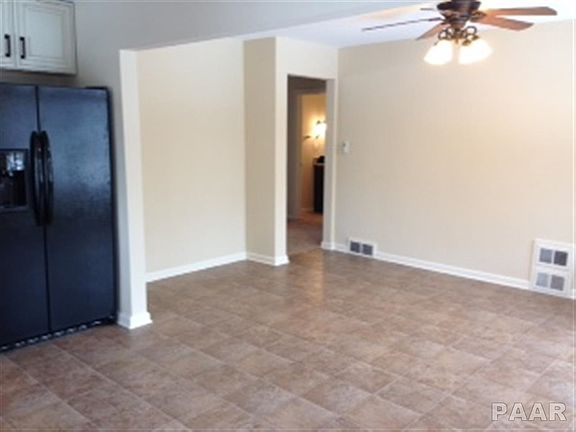 4th image of 323 W Corrington Ave